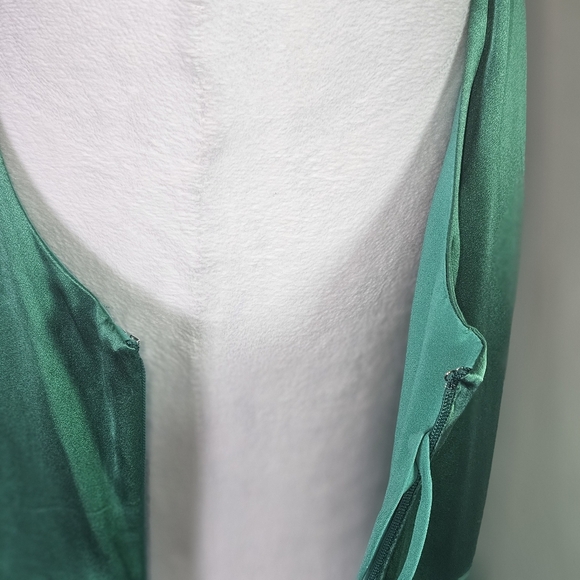 CINQ À SEPT Colina Satin One Shoulder Asymmetric Ruffle Hem Dress Emerald Green - Picture 9 of 16